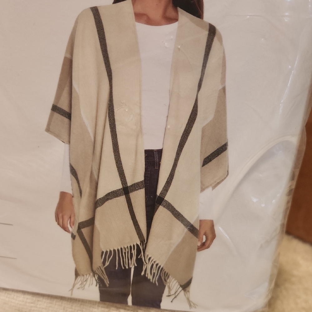 Three Dots Cashmere Blend Wrap in Beige and Black